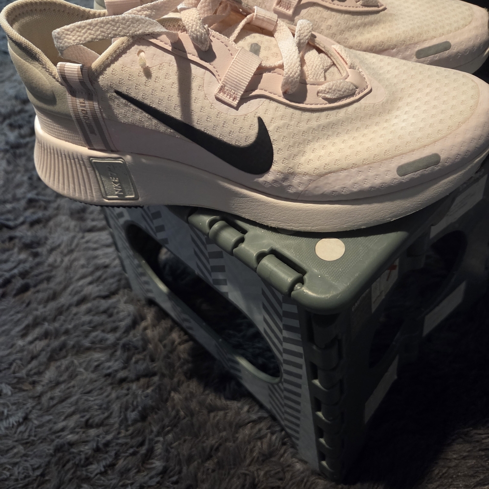 Nike Women's Light Pink and Black Athletic Shoes
